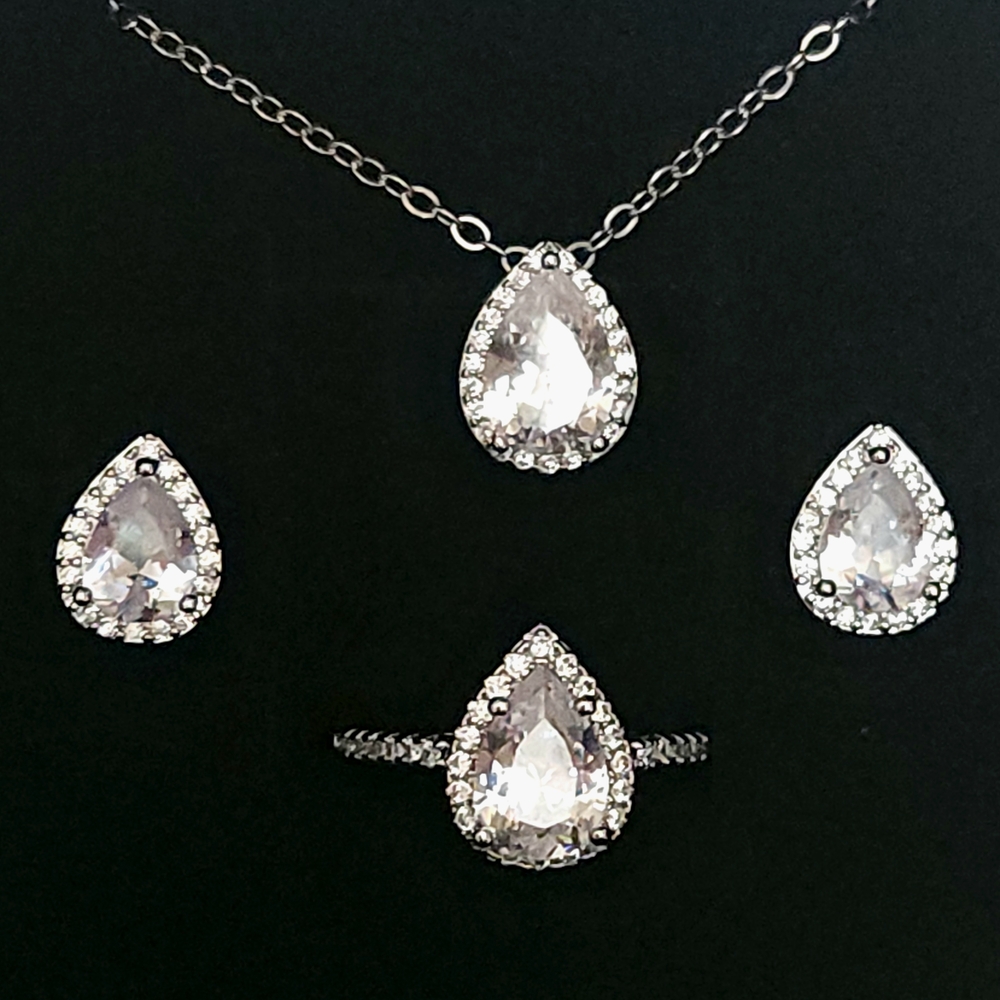 White Gold Plated And Pear Shaped Lab Diamond Jewelry Set